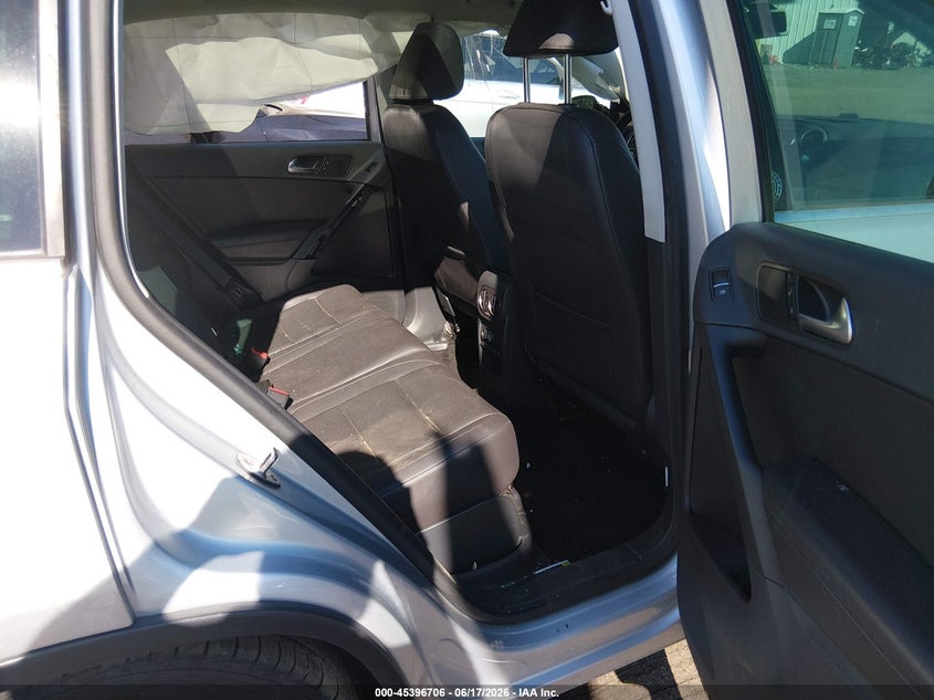 2017 Volkswagen Tiguan VIN WVGSV7AX6HK003270 IAAI salvage auction — SIDE, Salvage (Massachusetts), sold $25 on 2026-07-28 (photo 8)