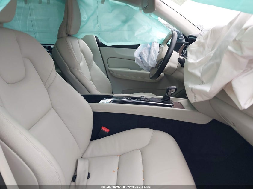 2021 Volvo Xc60 VIN YV4102RKXM1877340 IAAI salvage auction — BIO HAZARD, Salvage Title, sold $3,200 on 2026-07-24 (photo 5)