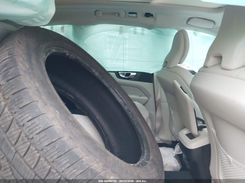 2021 Volvo Xc60 VIN YV4102RKXM1877340 IAAI salvage auction — BIO HAZARD, Salvage Title, sold $3,200 on 2026-07-24 (photo 8)