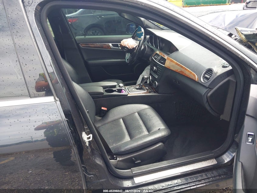 2012 Mercedes-benz C-klasse VIN WDDGF8BB0CA697197 IAAI salvage auction — FRONT END, Salvage Title, sold $350 on 2026-08-02 (photo 5)