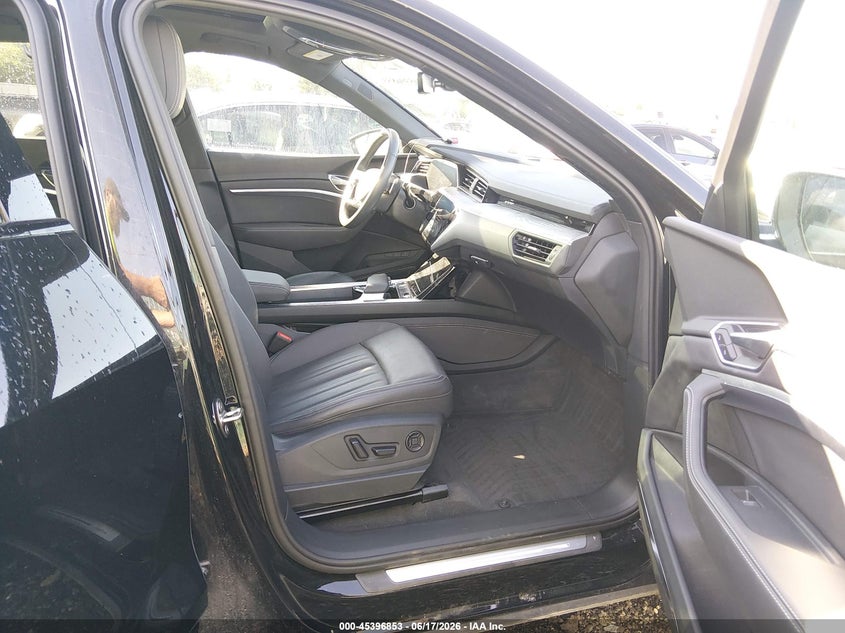 2022 Audi E-tron VIN WA1LAAGE8NB006538 IAAI salvage auction — REAR END, Salvage (Ohio), sold $1,150 on 2026-07-29 (photo 5)
