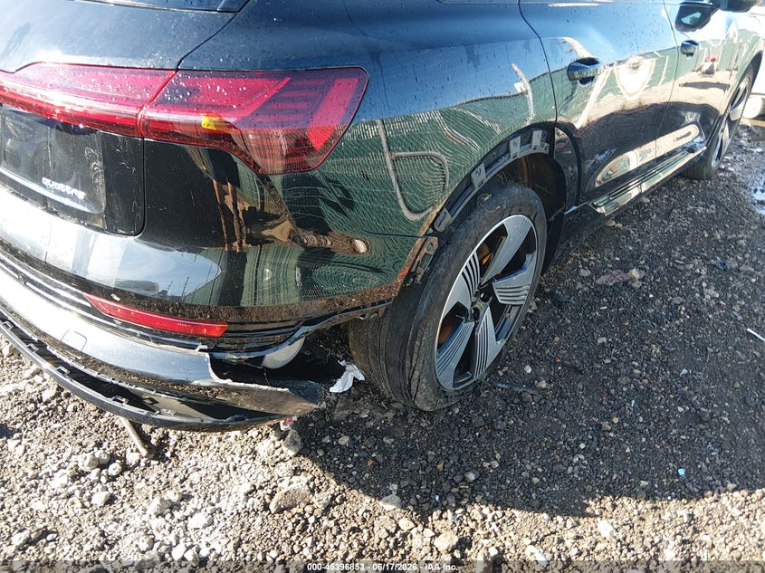 2022 Audi E-tron VIN WA1LAAGE8NB006538 IAAI salvage auction — REAR END, Salvage (Ohio), sold $1,150 on 2026-07-29 (photo 6)