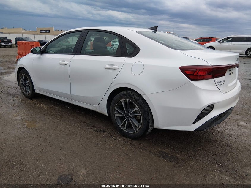 2024 Kia Forte VIN 3KPF24ADXRE720911 IAAI salvage auction — HAIL, Salvage Title, sold $7,425 on 2026-08-28 (photo 3)