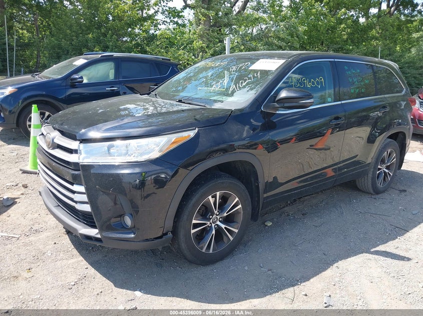 2018 Toyota Highlander VIN 5TDBZRFH0JS910214 IAAI salvage auction — RIGHT FRONT, Clear (Indiana), sold $3,650 on 2026-07-22 (photo 2)