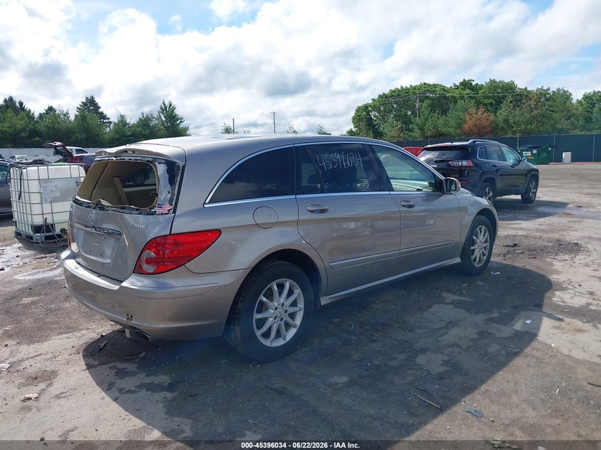 2007 Mercedes-benz R-class VIN 4JGCB65E97A053696 IAAI salvage auction — REAR END, Clear (Indiana), sold $1,000 on 2026-08-01 (photo 4)