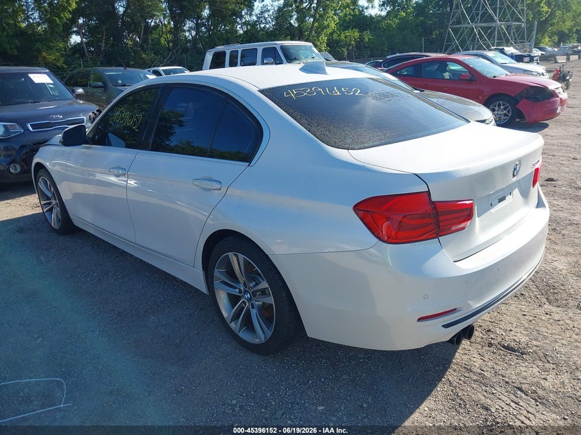 2017 BMW 3er VIN WBA8B9G33HNU54871 IAAI salvage auction — EXTERIOR BURN, Salvage (Indiana), sold $4,500 on 2026-07-29 (photo 3)