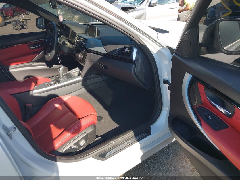 2017 BMW 3er VIN WBA8B9G33HNU54871 IAAI salvage auction — EXTERIOR BURN, Salvage (Indiana), sold $4,500 on 2026-07-29 (photo 5)