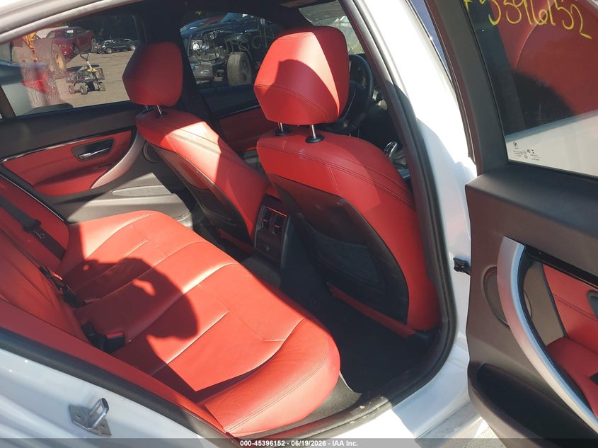 2017 BMW 3er VIN WBA8B9G33HNU54871 IAAI salvage auction — EXTERIOR BURN, Salvage (Indiana), sold $4,500 on 2026-07-29 (photo 8)