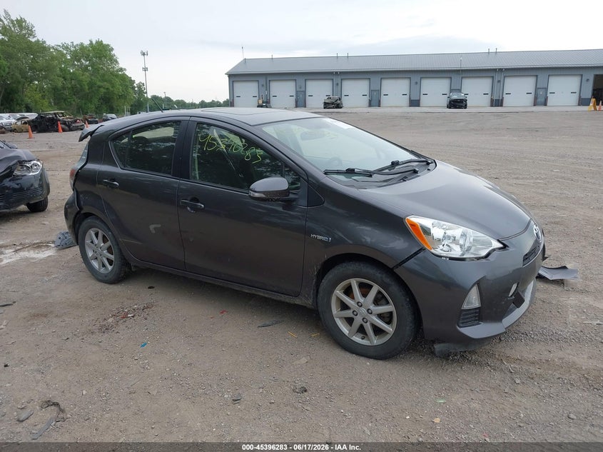2014 Toyota Prius c VIN JTDKDTB31E1076107 IAAI salvage auction — FRONT & REAR, Clear (Indiana), sold $400 on 2026-07-29 (photo 1)
