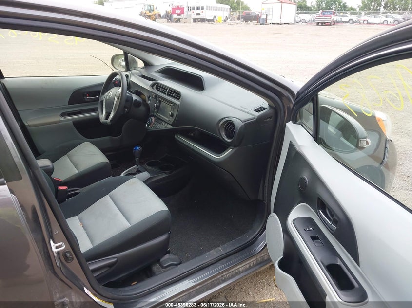 2014 Toyota Prius c VIN JTDKDTB31E1076107 IAAI salvage auction — FRONT & REAR, Clear (Indiana), sold $400 on 2026-07-29 (photo 5)