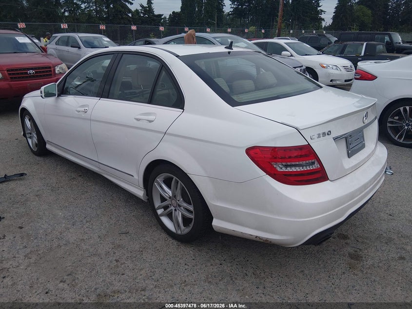 2013 Mercedes-benz C-klasse VIN WDDGF4HB1DR251028 IAAI salvage auction — NORMAL WEAR, Clear (Washington), sold $4,950 on 2026-07-08 (photo 3)