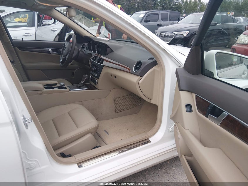 2013 Mercedes-benz C-klasse VIN WDDGF4HB1DR251028 IAAI salvage auction — NORMAL WEAR, Clear (Washington), sold $4,950 on 2026-07-08 (photo 5)