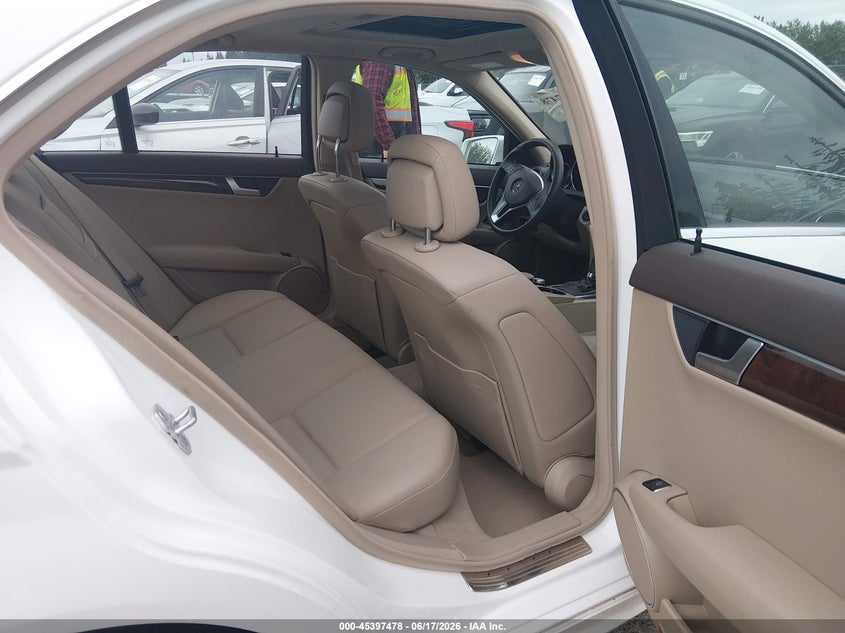 2013 Mercedes-benz C-klasse VIN WDDGF4HB1DR251028 IAAI salvage auction — NORMAL WEAR, Clear (Washington), sold $4,950 on 2026-07-08 (photo 8)