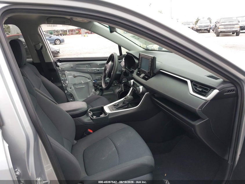 2020 Toyota Rav 4 VIN 2T3LWRFV5LW070936 IAAI salvage auction — FRONT & REAR, Salvage Title, sold $7,700 on 2026-08-22 (photo 5)