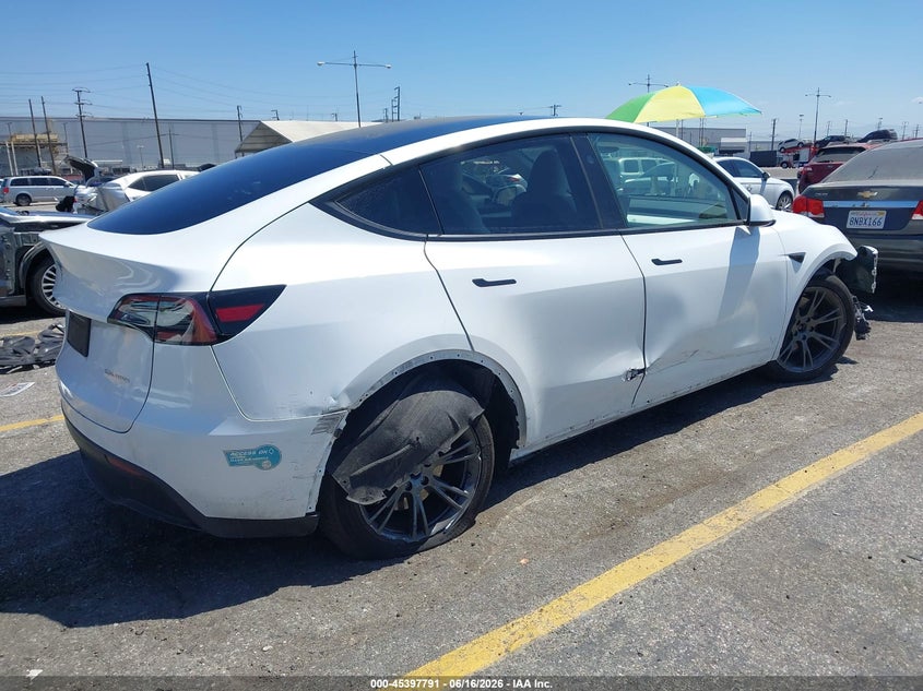 2024 Tesla Model y VIN 7SAYGAEE2RF111773 IAAI salvage auction — FRONT END, Salvage (California), sold $11,600 on 2026-07-13 (photo 4)