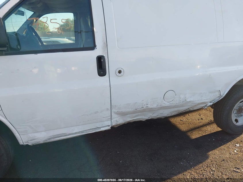 2007 Chevrolet Express 2500 VIN 1GCGG25V271240391 IAAI salvage auction — SIDE, Salvage Certificate (California), sold $1,150 on 2026-07-10 (photo 6)