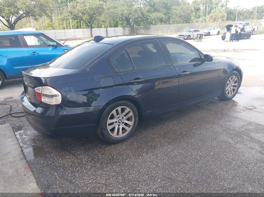 2007 BMW 3 series VIN WBAVC53567FZ74006 IAAI salvage auction — NORMAL WEAR, Clear (Florida), sold $25 on 2026-07-29 (photo 4)