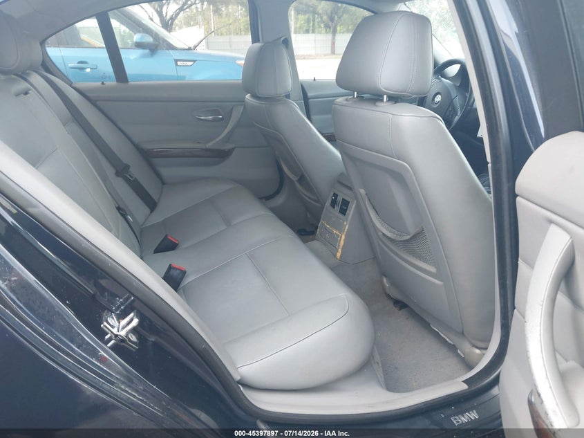 2007 BMW 3 series VIN WBAVC53567FZ74006 IAAI salvage auction — NORMAL WEAR, Clear (Florida), sold $25 on 2026-07-29 (photo 8)
