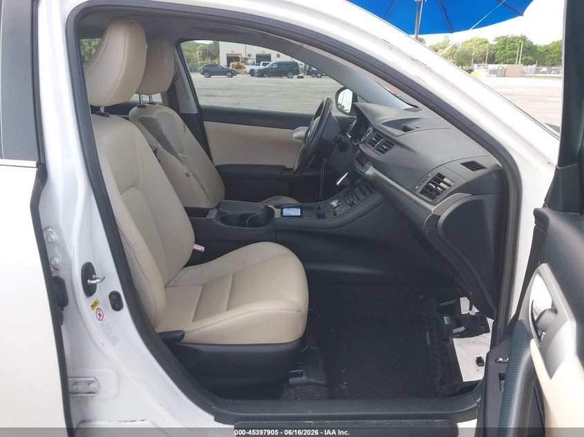 2012 Lexus Ct VIN JTHKD5BH2C2098758 IAAI salvage auction — NORMAL WEAR, Salvage Title, sold $4,900 on 2026-07-30 (photo 5)
