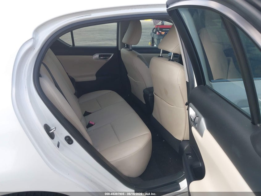 2012 Lexus Ct VIN JTHKD5BH2C2098758 IAAI salvage auction — NORMAL WEAR, Salvage Title, sold $4,900 on 2026-07-30 (photo 8)