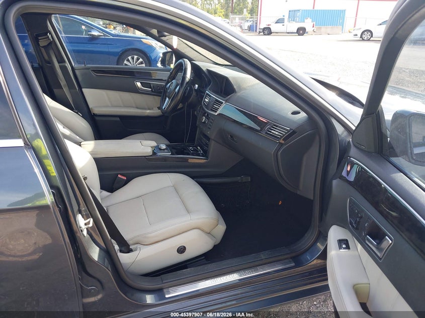 2012 Mercedes-benz E-klasse VIN WDDHF5KB1CA524274 IAAI salvage auction — REAR END, Wait Title, sold $2,050 on 2026-08-15 (photo 5)