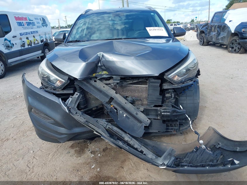 2017 Hyundai Tucson VIN KM8J33A45HU391290 IAAI salvage auction — FRONT END, Rebuildable (Florida), sold $3,100 on 2026-07-07 (photo 6)