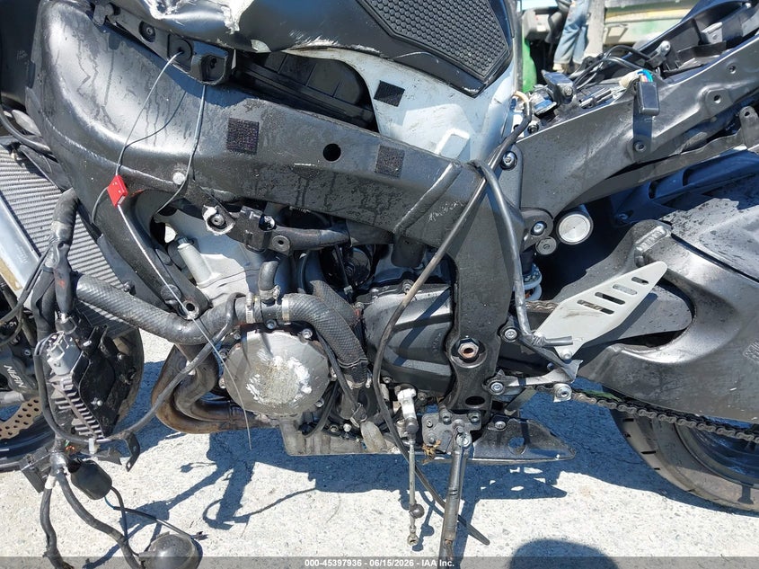 2014 Kawasaki Zx VIN JKBZXJF1XEA003357 IAAI salvage auction — FRONT & REAR, Salvage Title, sold $25 on 2026-07-22 (photo 9)