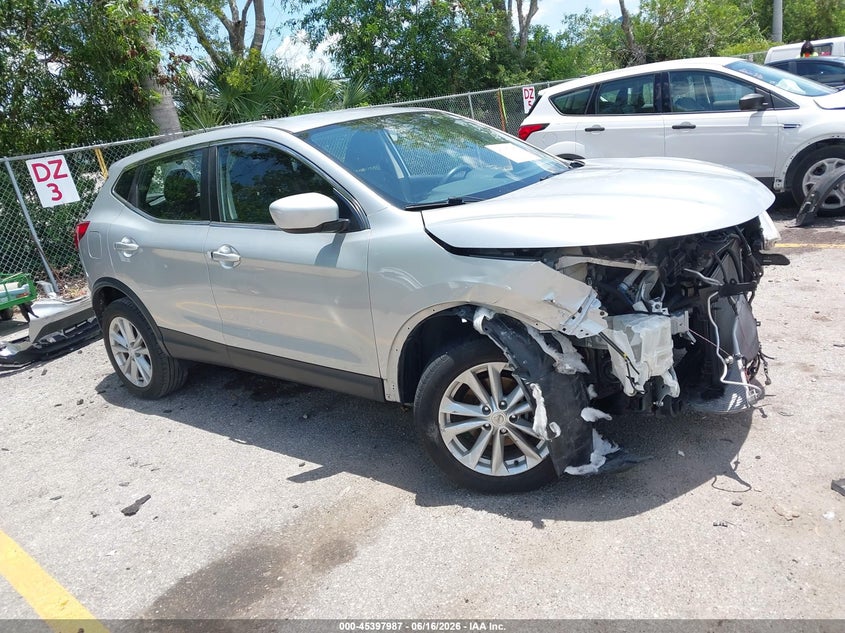 2017 Nissan Rogue VIN JN1BJ1CP7HW016261 IAAI salvage auction — FRONT END, Rebuildable (Florida), sold $1,675 on 2026-07-06 (photo 1)