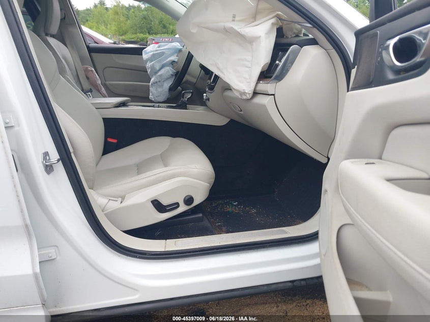 2021 Volvo Xc60 VIN YV4A22RK3M1741836 IAAI salvage auction — SIDE, Salvage (Massachusetts), sold $5,250 on 2026-08-14 (photo 5)