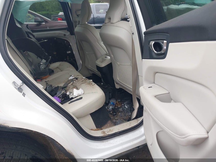 2021 Volvo Xc60 VIN YV4A22RK3M1741836 IAAI salvage auction — SIDE, Salvage (Massachusetts), sold $5,250 on 2026-08-14 (photo 8)