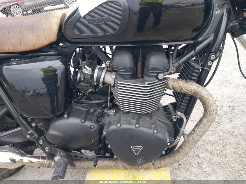 2015 Triumph motorcycle Bonneville VIN SMT910K12FT667722 IAAI salvage auction — FRONT END, Salvage (California), sold $300 on 2026-07-17 (photo 8)