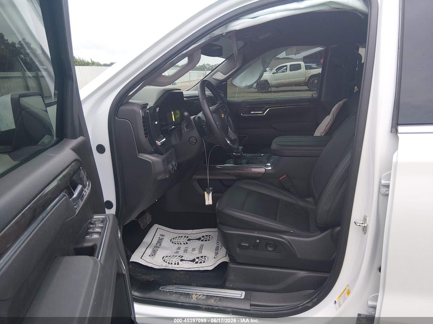 2025 Chevrolet Silverado VIN 3GCPAEED4SG194521 IAAI salvage auction — SIDE, Salvage Title, sold $17,800 on 2026-08-01 (photo 5)