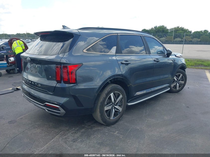 2021 Kia Sorento VIN 5XYRL4LC2MG018592 IAAI salvage auction — LEFT FRONT, Certificate Of Destruction (Florida), sold $4,600 on 2026-07-30 (photo 4)