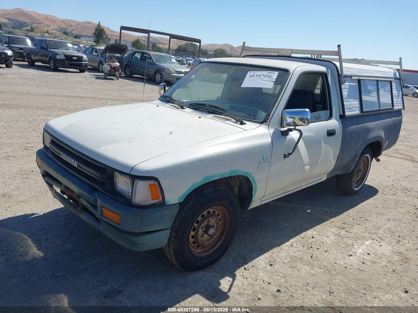 1989 Toyota Pickup VIN JT4RN81R3K5027767 IAAI salvage auction — NORMAL WEAR, Clear - Dealer Only (California), sold $1,650 on 2026-07-09 (photo 2)