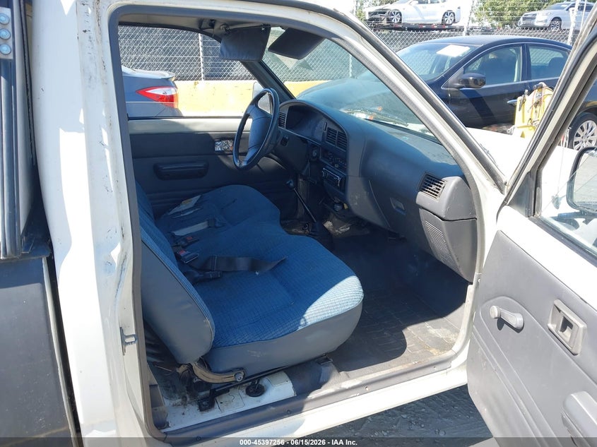 1989 Toyota Pickup VIN JT4RN81R3K5027767 IAAI salvage auction — NORMAL WEAR, Clear - Dealer Only (California), sold $1,650 on 2026-07-09 (photo 5)