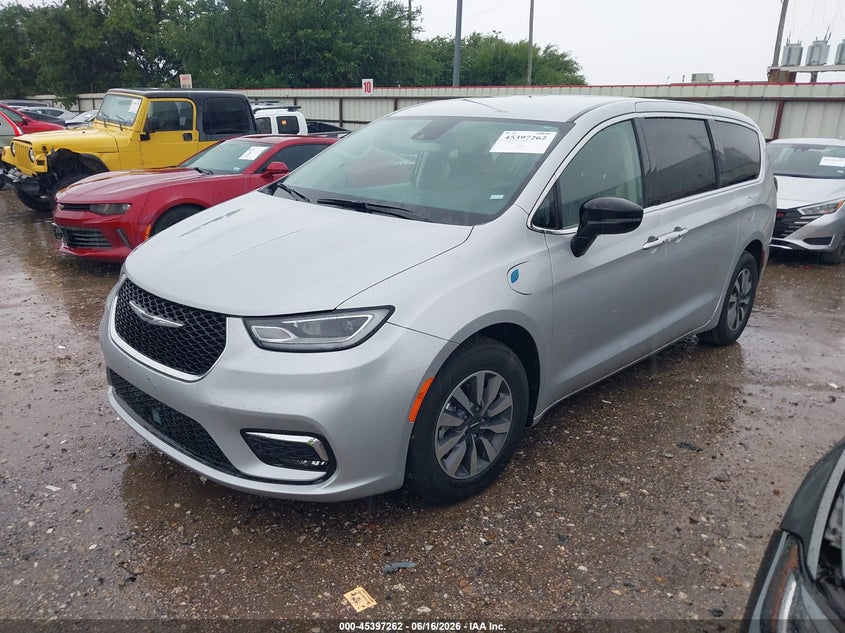 2024 Chrysler Pacifica VIN 2C4RC1S7XRR150022 IAAI salvage auction — ENGINE DAMAGE, Enterprise Vehicles Clear Only (Washington), sold $14,050 on 2026-07-30 (photo 2)