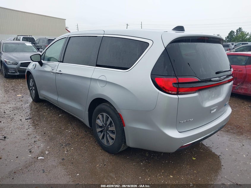2024 Chrysler Pacifica VIN 2C4RC1S7XRR150022 IAAI salvage auction — ENGINE DAMAGE, Enterprise Vehicles Clear Only (Washington), sold $14,050 on 2026-07-30 (photo 3)