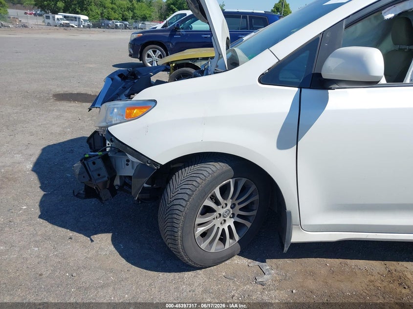 2020 Toyota Sienna VIN 5TDYZ3DC4LS059908 IAAI salvage auction — FRONT END, Salvage (Virginia), sold $3,825 on 2026-07-14 (photo 6)