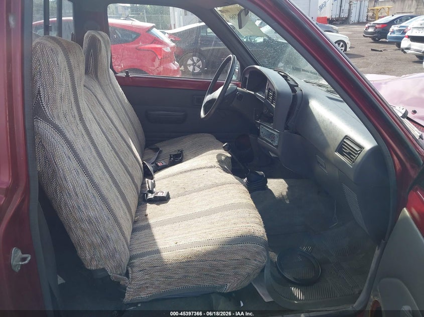 1990 Toyota Pickup VIN JT4RN81R2L5089999 IAAI salvage auction — NORMAL WEAR, Clear (Pennsylvania), sold $850 on 2026-07-28 (photo 5)