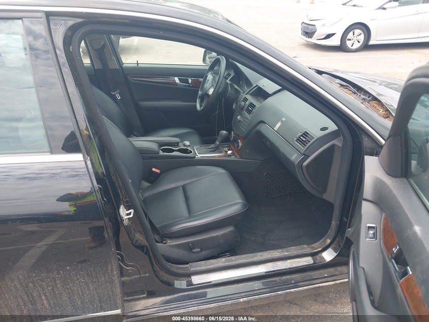 2010 Mercedes-benz C class VIN WDDGF8BB3AF471543 IAAI salvage auction — NORMAL WEAR, Clear (Tennessee), sold $500 on 2026-07-28 (photo 5)