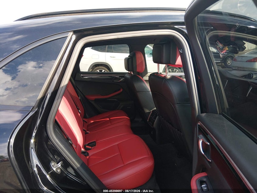 2019 Porsche Macan VIN WP1AA2A58KLB00497 IAAI salvage auction — RIGHT FRONT, Salvage Title, sold $15,600 on 2026-08-15 (photo 8)