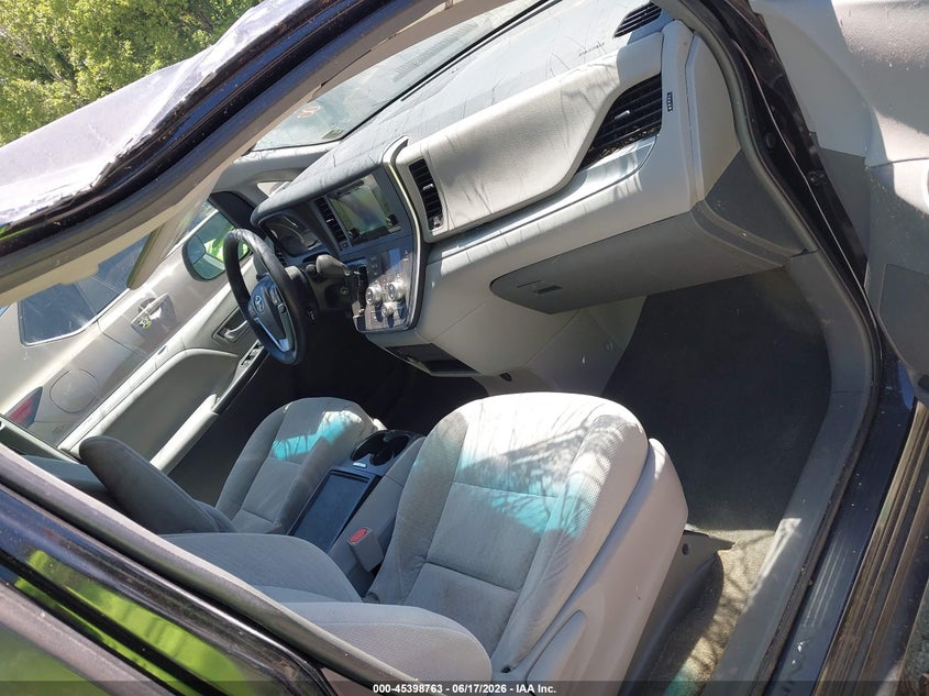 2016 Toyota Sienna VIN 5TDKK3DC5GS750722 IAAI salvage auction — RIGHT SIDE, Salvage (Virginia), sold $2,100 on 2026-07-28 (photo 5)