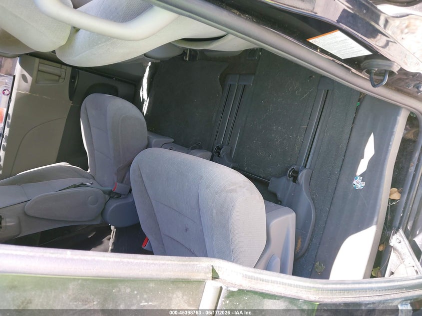 2016 Toyota Sienna VIN 5TDKK3DC5GS750722 IAAI salvage auction — RIGHT SIDE, Salvage (Virginia), sold $2,100 on 2026-07-28 (photo 8)