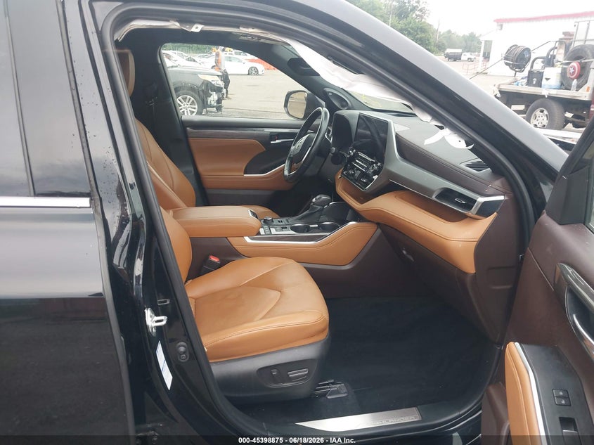 2022 Toyota Highlander VIN 5TDFZRBH6NS206242 IAAI salvage auction — SIDE, Salvage - Greater Than 75% (Maryland), sold $18,800 on 2026-08-01 (photo 5)
