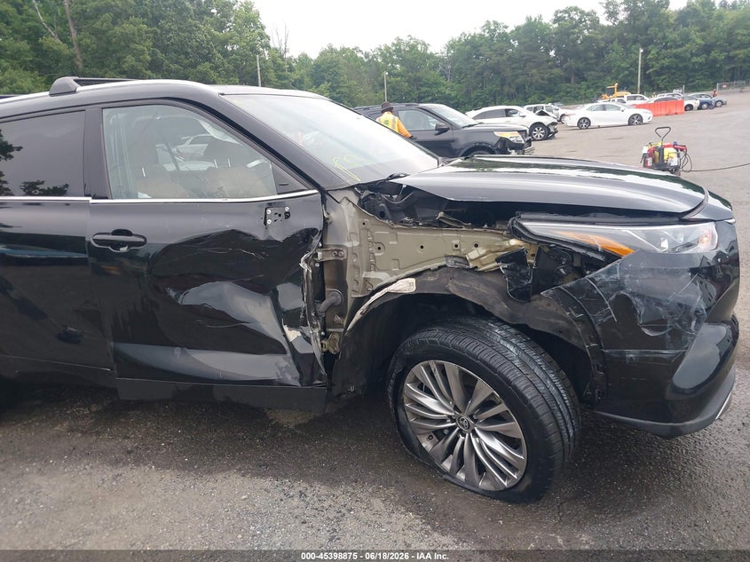 2022 Toyota Highlander VIN 5TDFZRBH6NS206242 IAAI salvage auction — SIDE, Salvage - Greater Than 75% (Maryland), sold $18,800 on 2026-08-01 (photo 6)