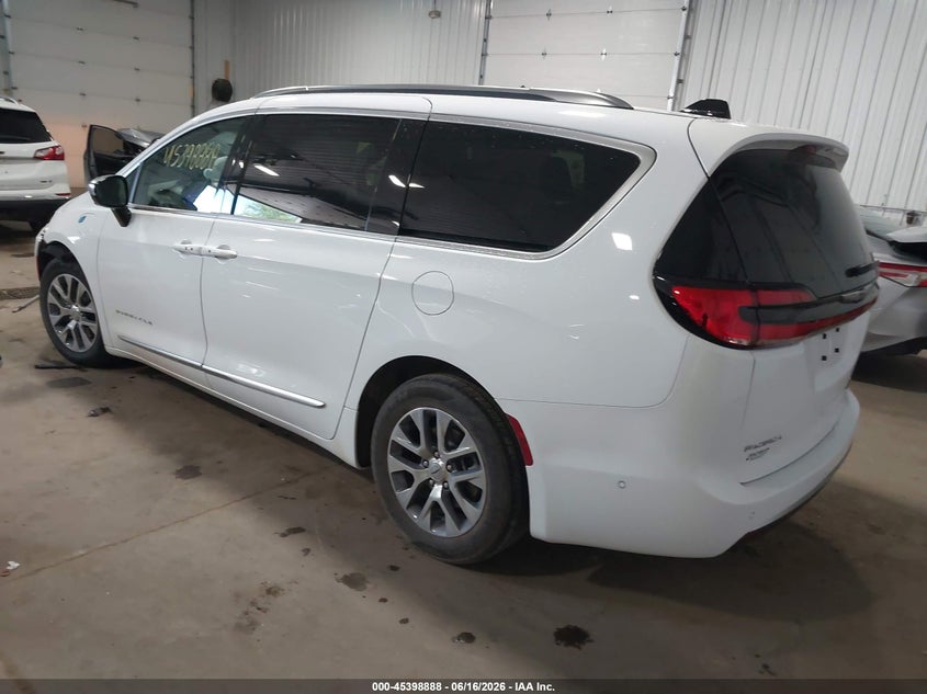 2025 Chrysler Pacifica VIN 2C4RC1N77SR529285 IAAI salvage auction — FRONT END, Salvage Title, sold $15,450 on 2026-10-07 (photo 3)
