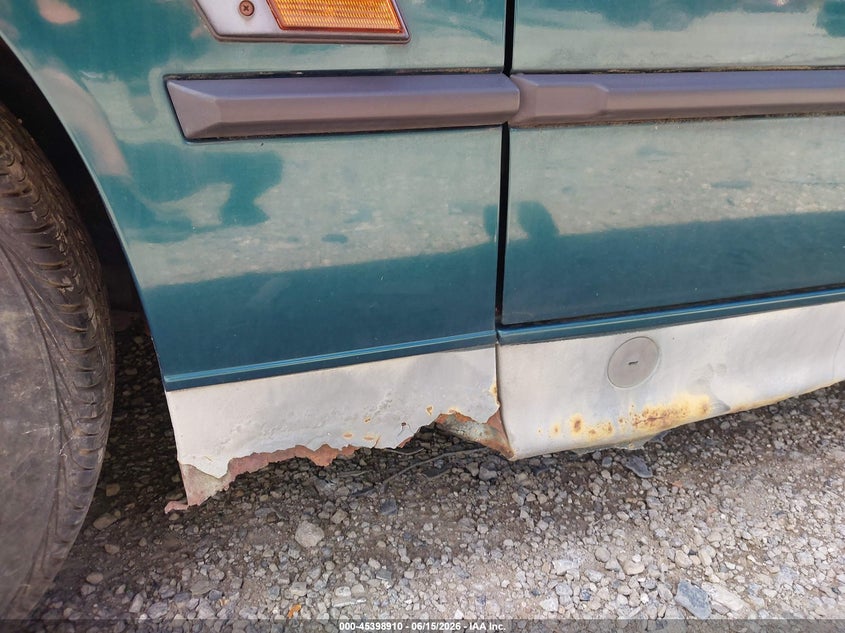 1994 BMW 3 series VIN WBACB432XRFM00828 IAAI salvage auction — LEFT & RIGHT, Salvage (Pennsylvania), sold $400 on 2026-07-07 (photo 6)