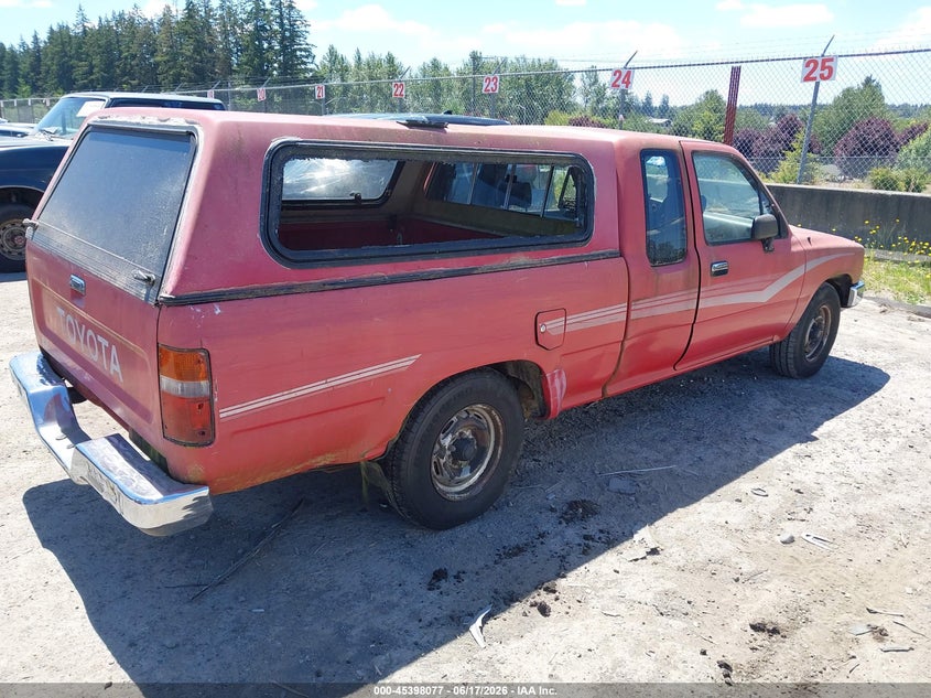 1990 Toyota Pickup VIN JT4VN93D9L5010317 IAAI salvage auction — NORMAL WEAR, Clear (Washington), sold $1,150 on 2026-07-29 (photo 4)