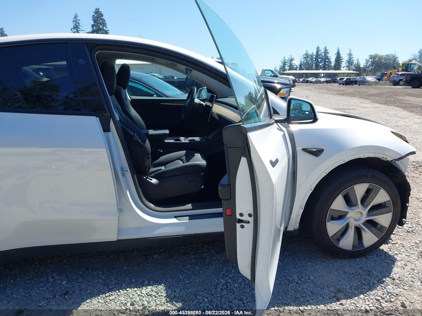 2023 Tesla Model y VIN 7SAYGDEE1PF825103 IAAI salvage auction — FRONT END, Salvage Title, sold $10,700 on 2026-07-16 (photo 5)