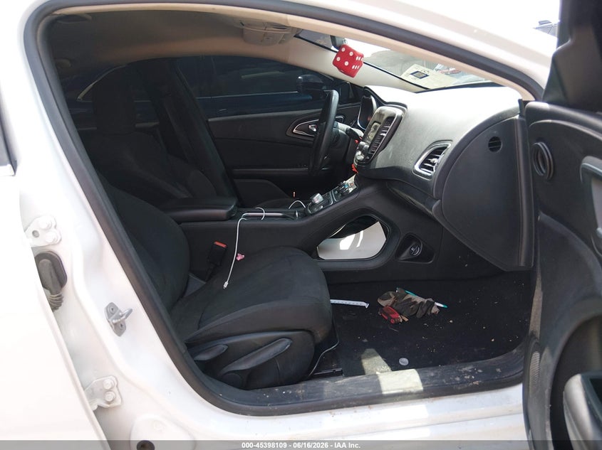 2015 Chrysler 200 VIN 1C3CCCFB3FN549741 IAAI salvage auction — FRONT END, Salvage (Texas), sold $700 on 2026-07-28 (photo 5)
